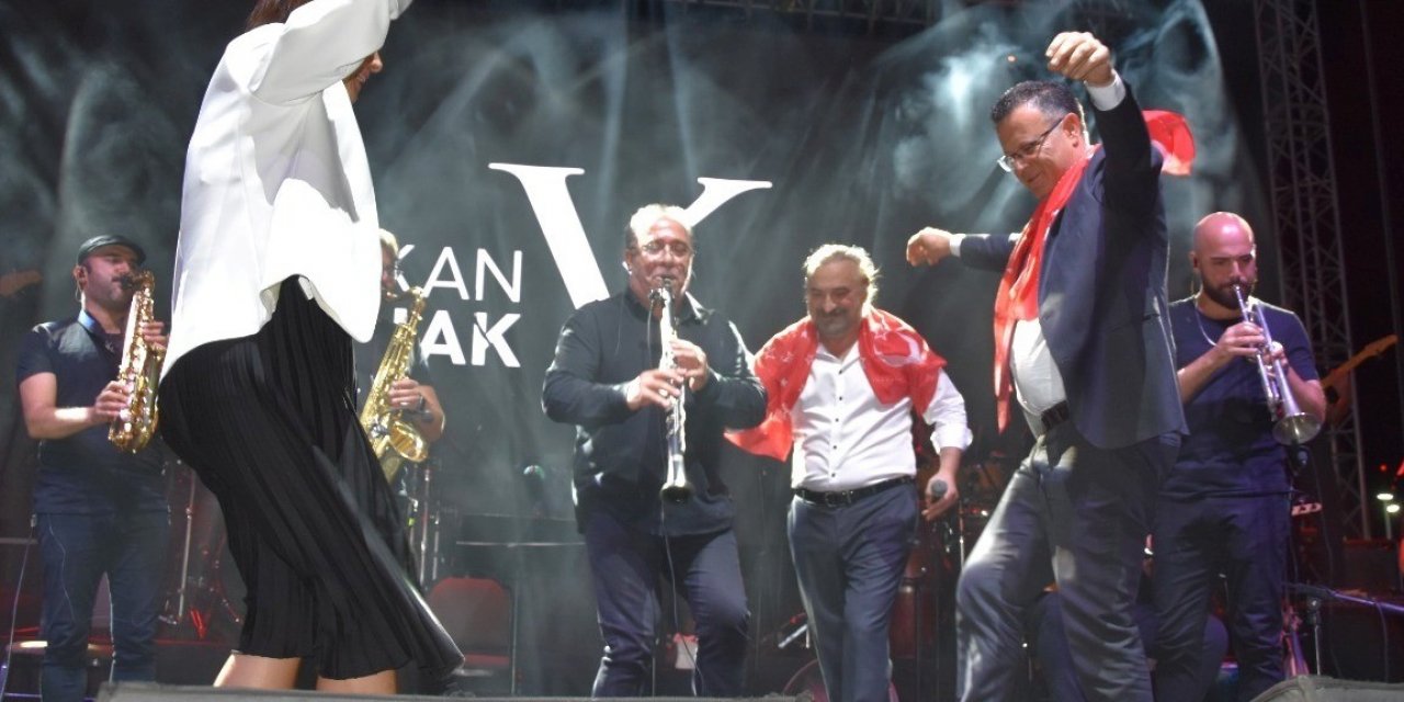 Alaşehir Üzüm Festivalinde Volkan Konak sahne aldı