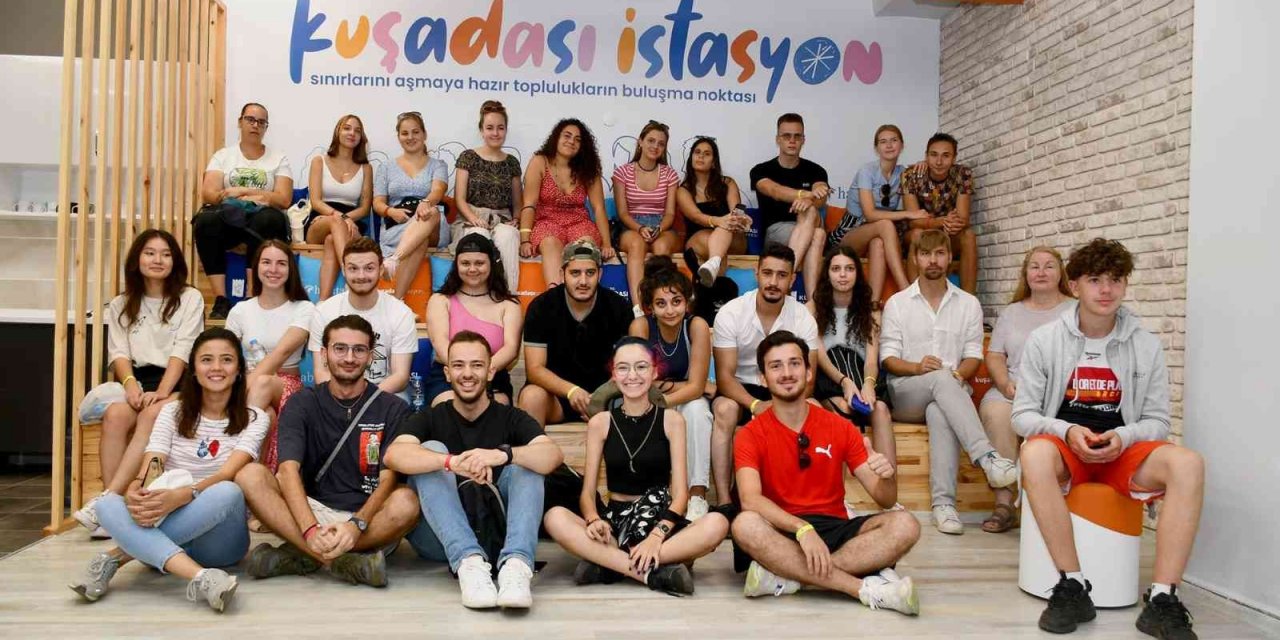 Ege’den dünyaya gi̇ri̇şi̇mci̇li̇k köprüsü