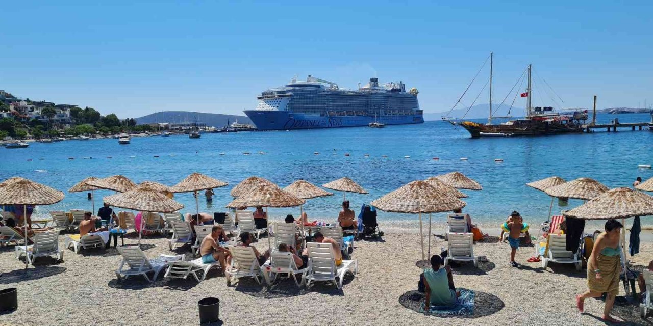 Bodrum’a 2 kruvaziyerle 5 bin 316 turist geldi