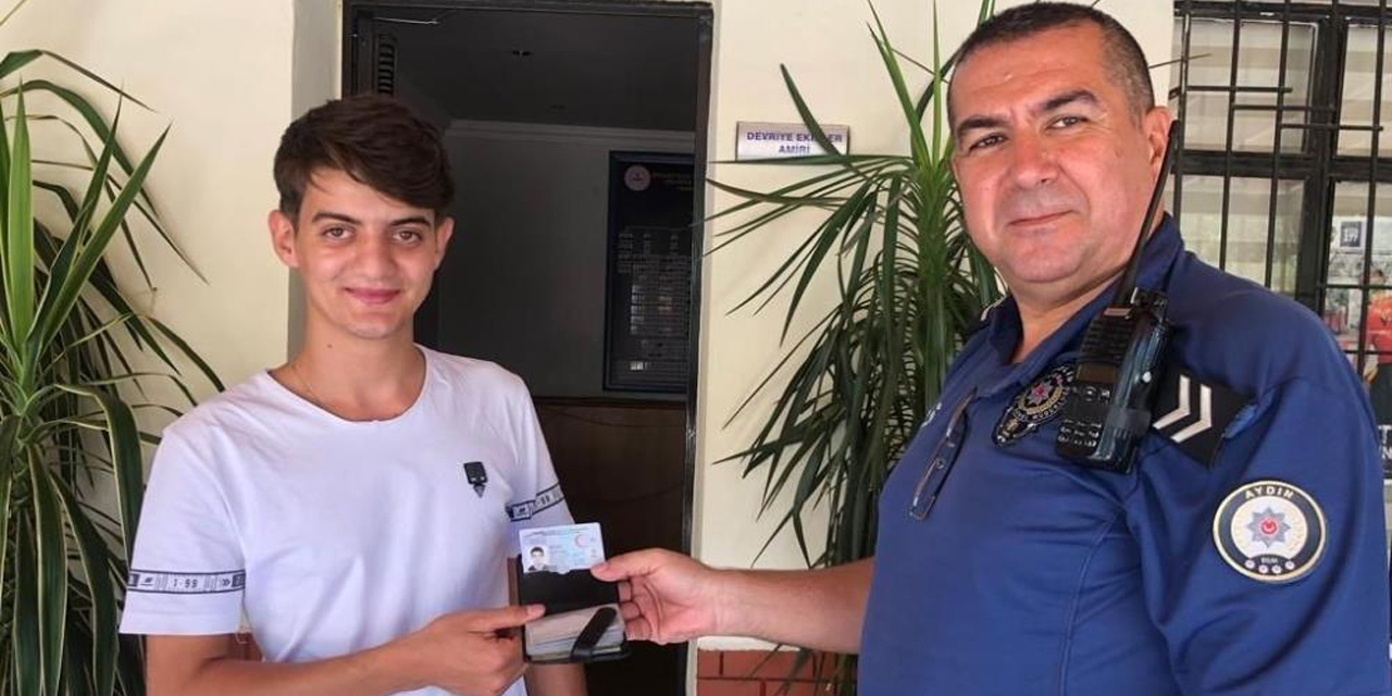 Recep Tayyip Erdoğan’ın kimliğini polisler teslim etti