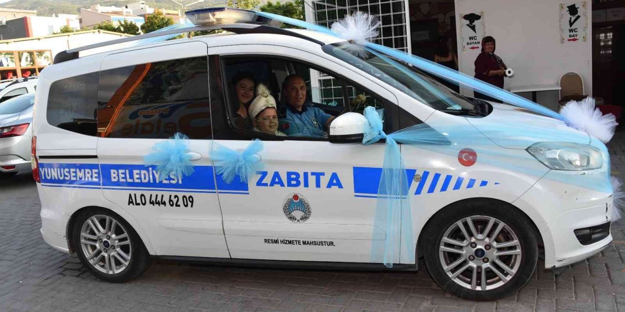 Zabıta aracı sünnet arabası oldu