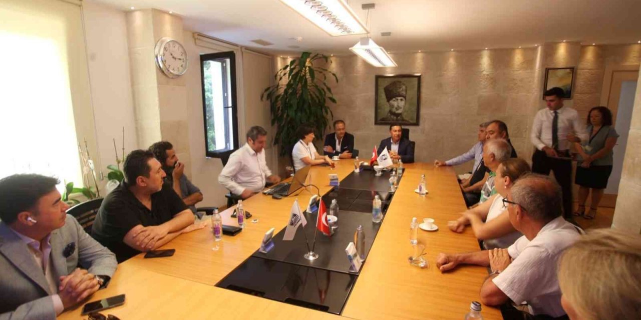 Hayırsever vatandaşlara plaketleri takdim edildi