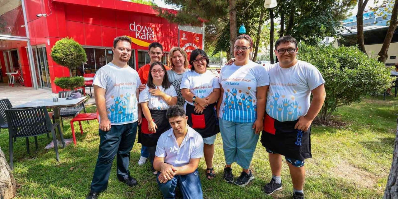 Mutluluğun adresi Down Kafe misafirlerini bekliyor