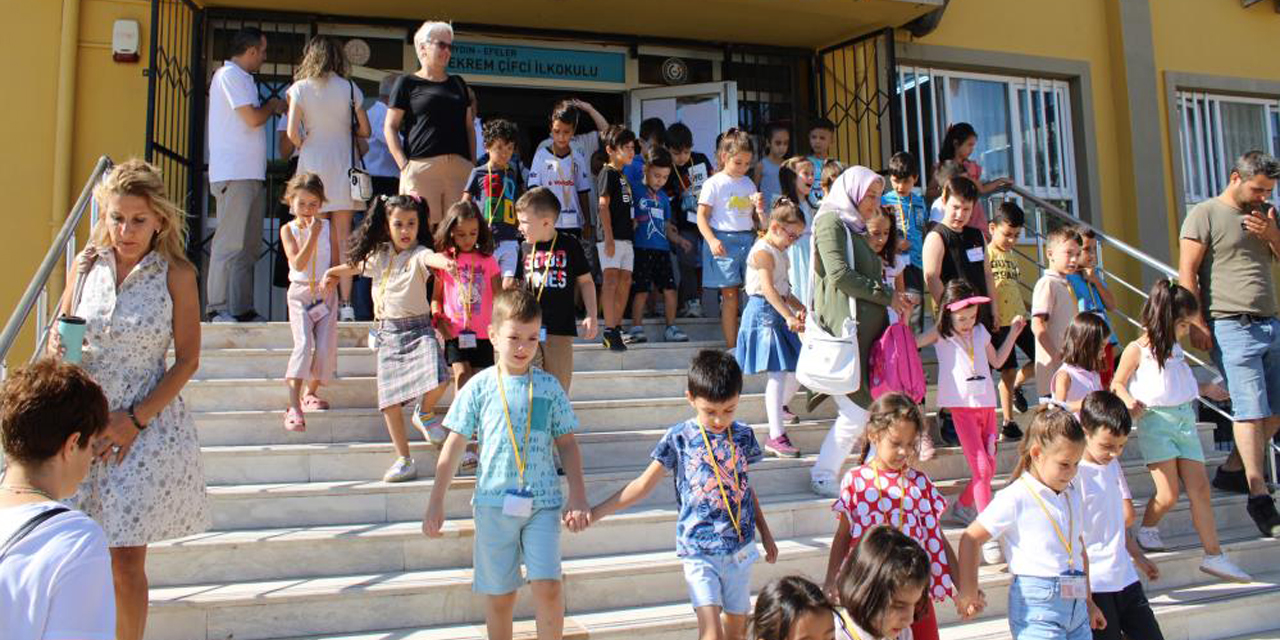 Okulda ziller Aydın’ın kurtuluş yıl dönümü için çaldı