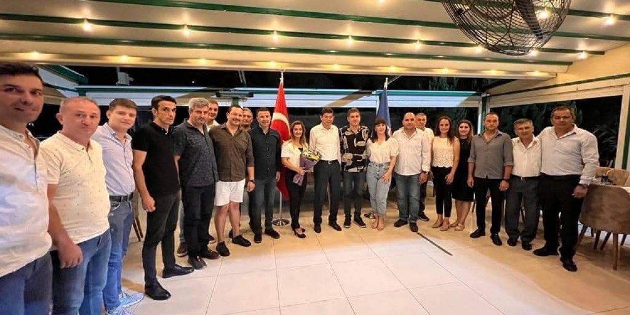 Başkan Özcan zabıta personeliyle akşam yemeğinde buluştu