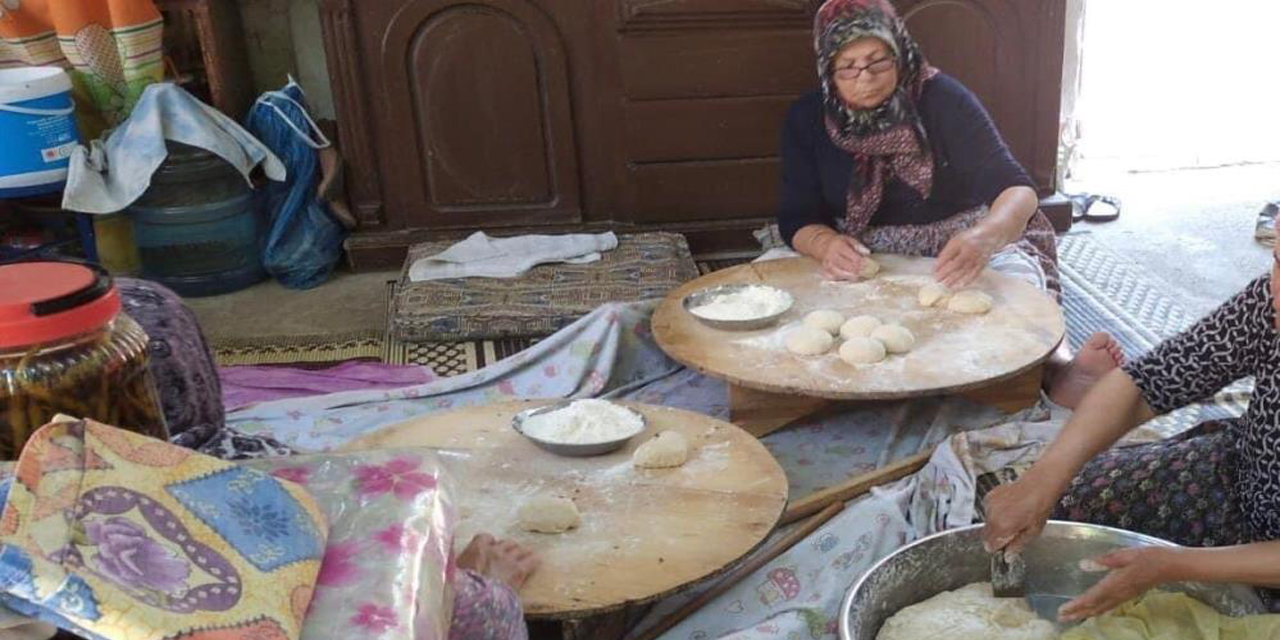 Yaşlılar için kolları sıvadılar, makarna kestiler