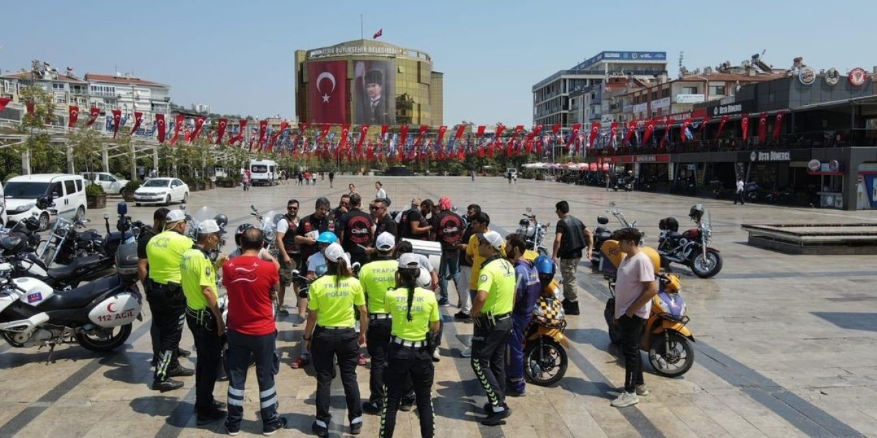 Aydın’da moto kuryelere trafik eğitimi verildi