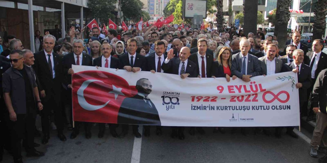 İzmir’de 9 Eylül coşkusu Zafer Yürüyüşü ile başladı