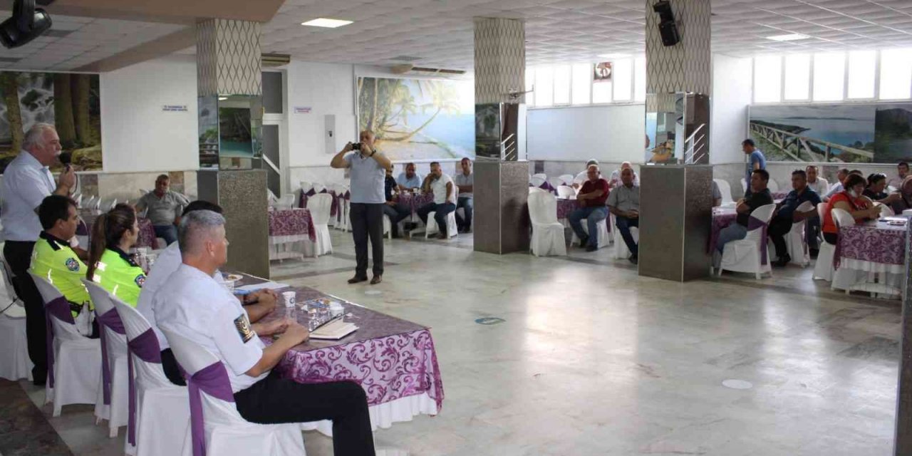 Aydın’da servis şoförleri ve rehber personellere trafik eğitimi verildi