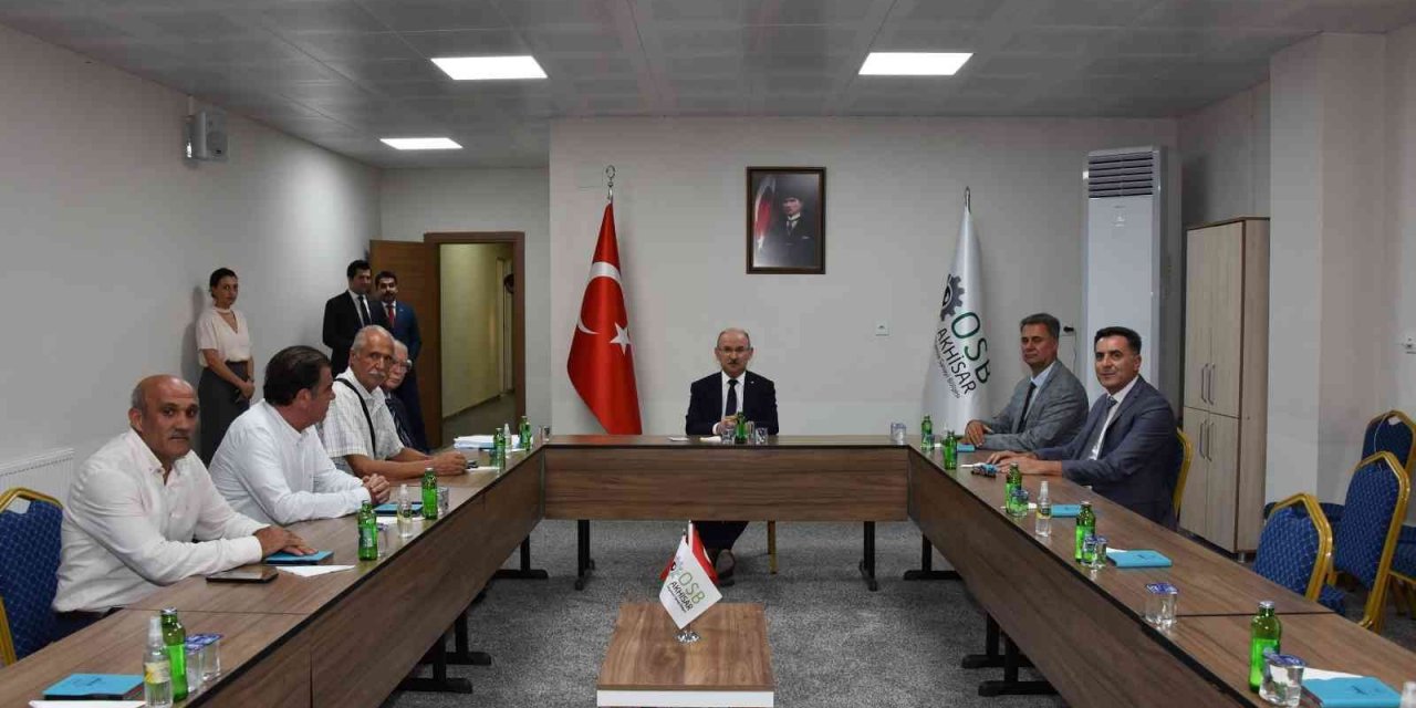Vali Karadeniz’den Akhisar’da yoğun tempo