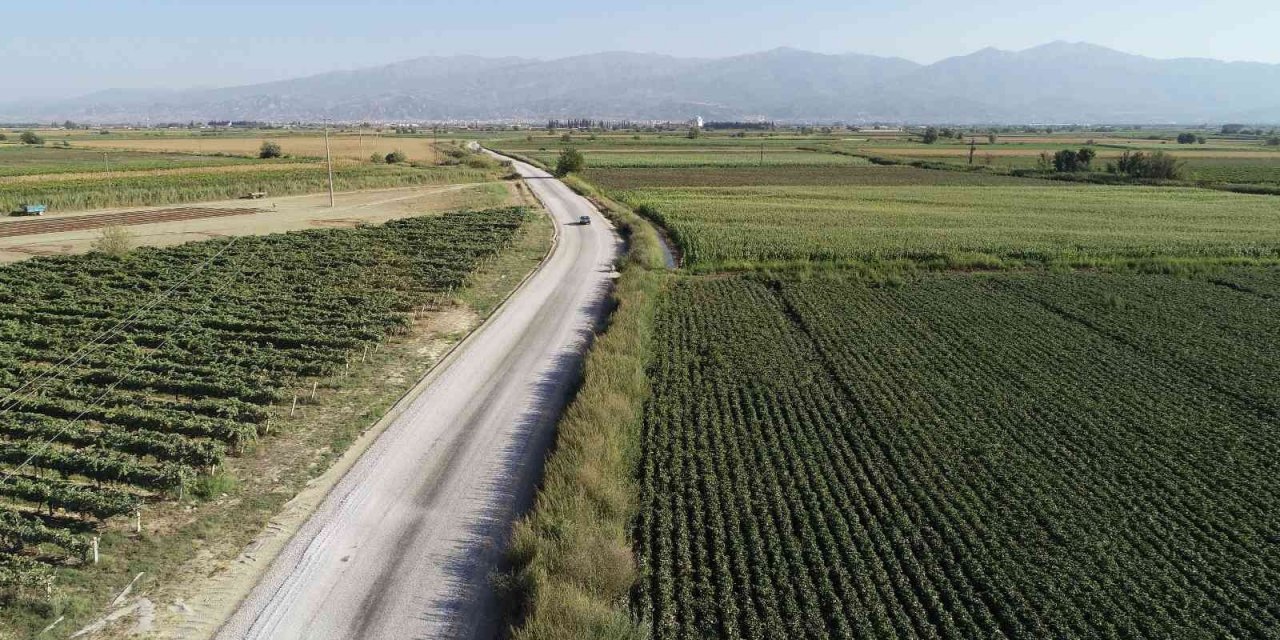 Manisa’nın ilçelerinde yolların konforu artıyor