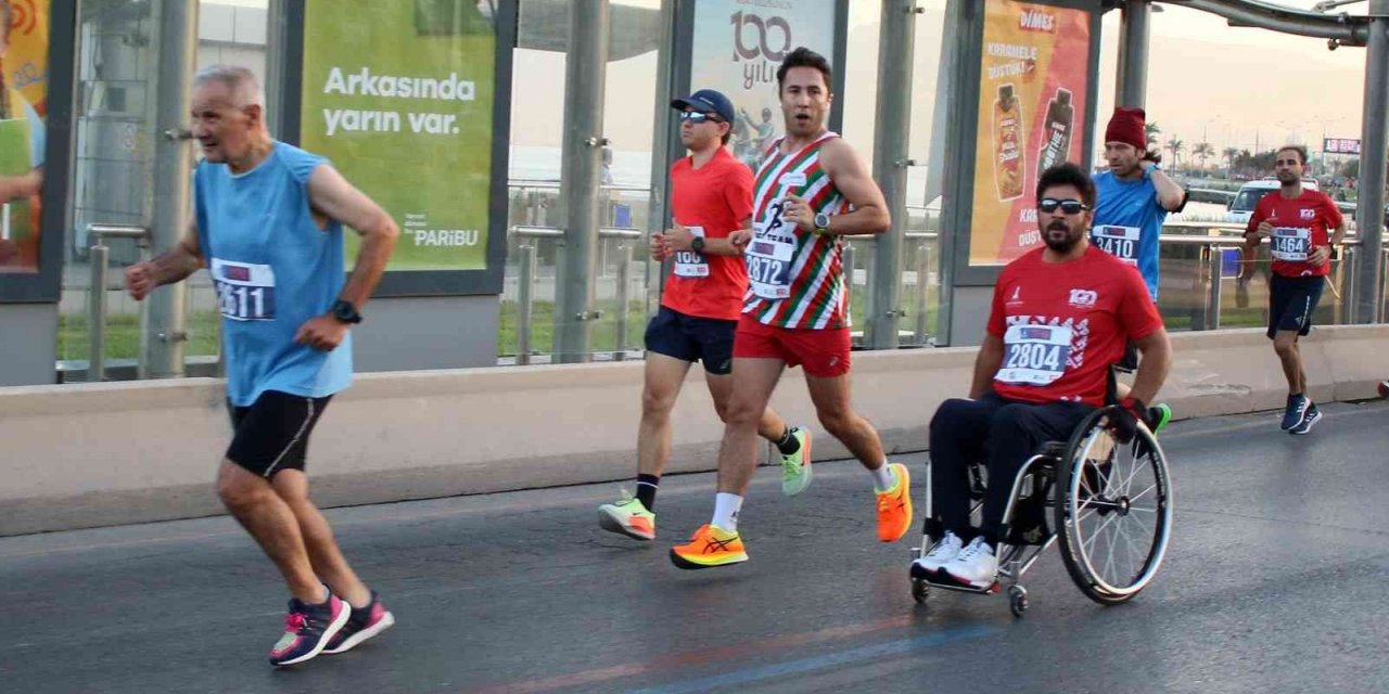9 Eylül İzmir Yarı Maratonu’na rekor katılım
