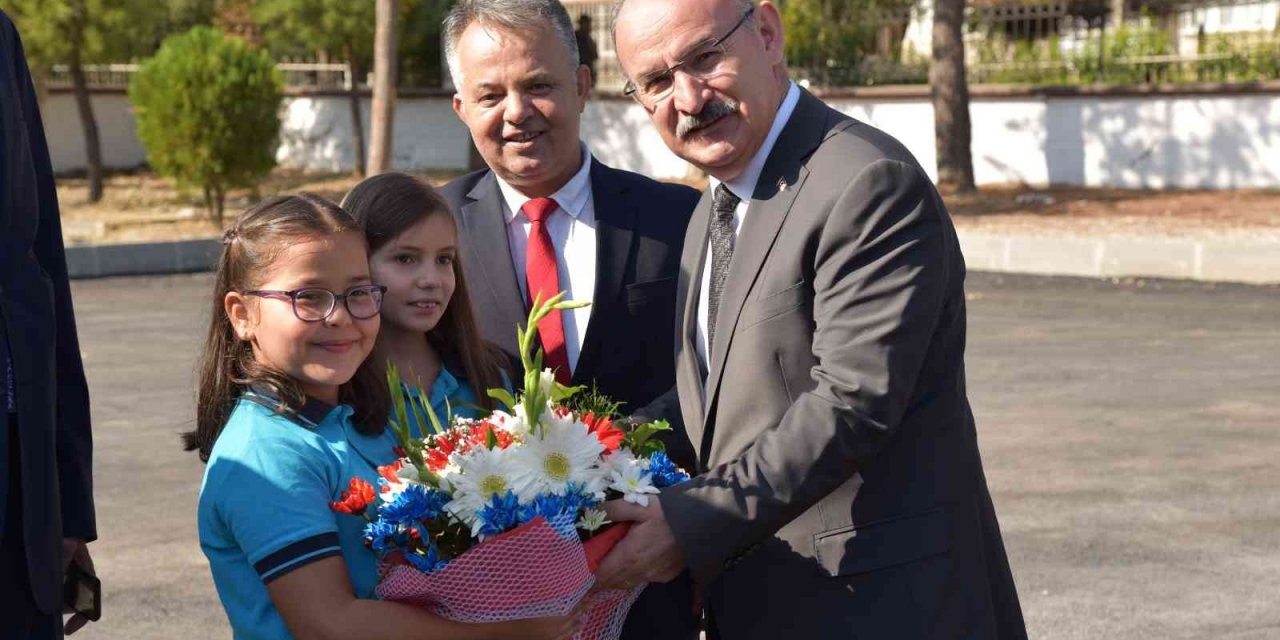 Vali Karadeniz, Eğitim Öğretim Yılı heyecanına ortak oldu