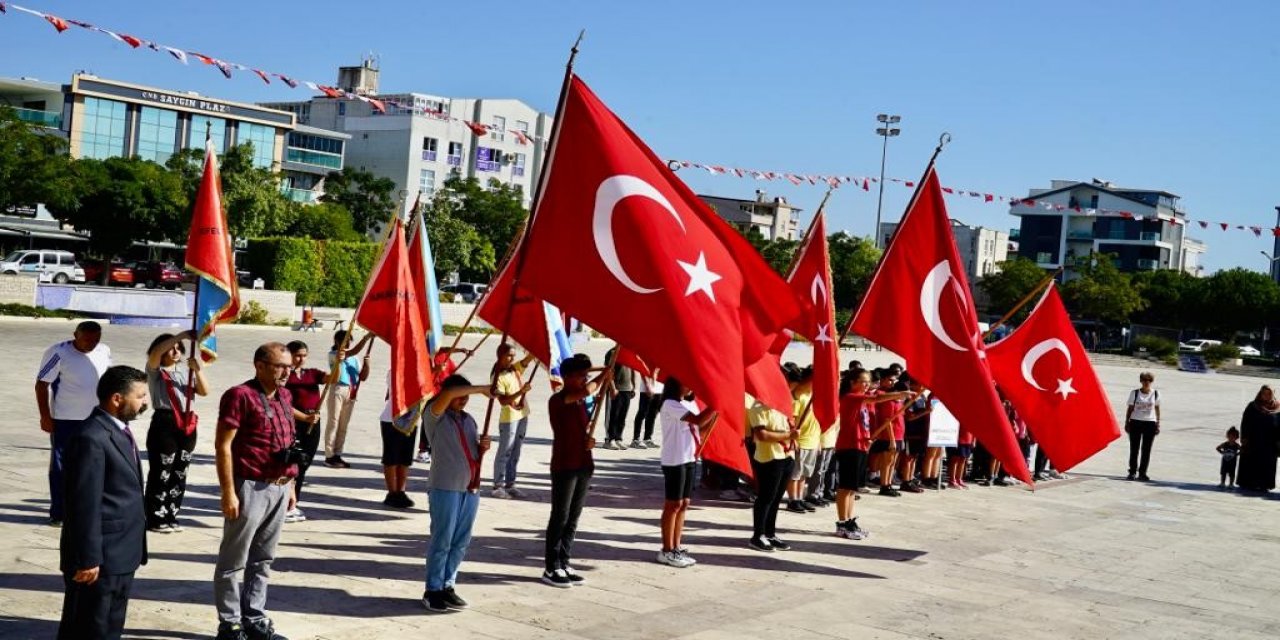 Öğrencilerin yeni eğitim yılı hediyeleri Başkan Atabay’dan