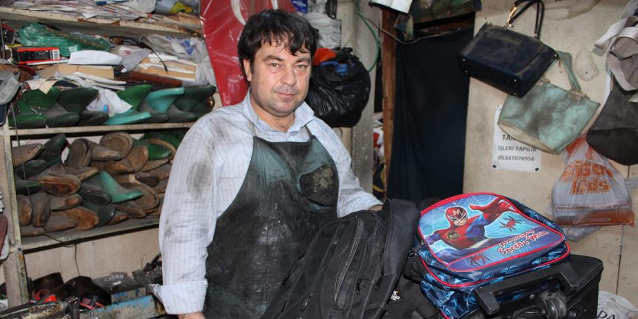 Çanta tamiratı yapan esnafın yüzü güldü