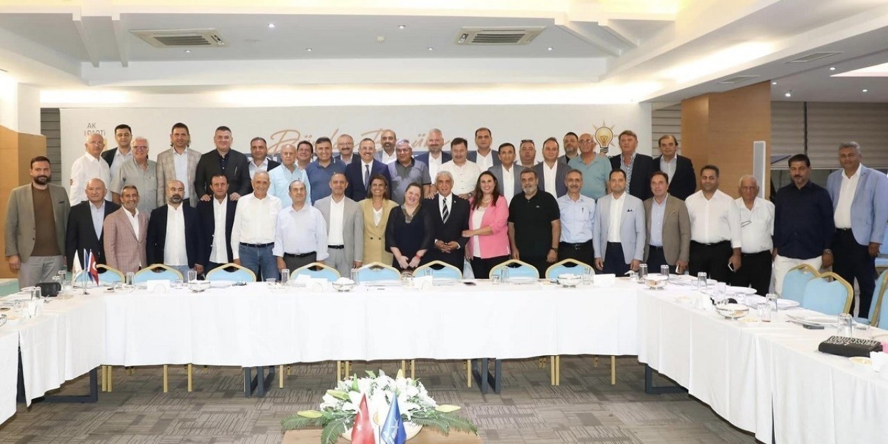 AK Parti İzmir’de, önceki dönem belediye başkan adaylarıyla beyin fırtınası