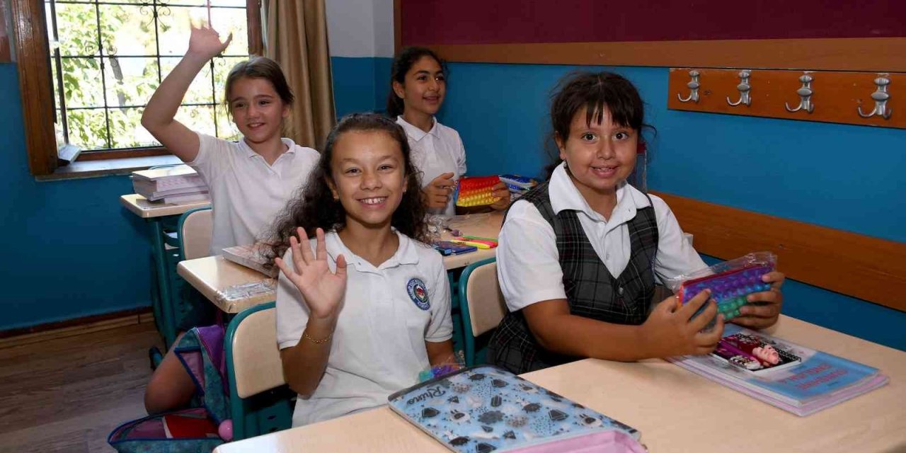 Başkan Günel minik öğrencilerin okul heyecanına ortak oldu