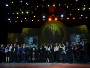 Ünlü Sanatçılar Radyocuları Yalnız Bırakmadı