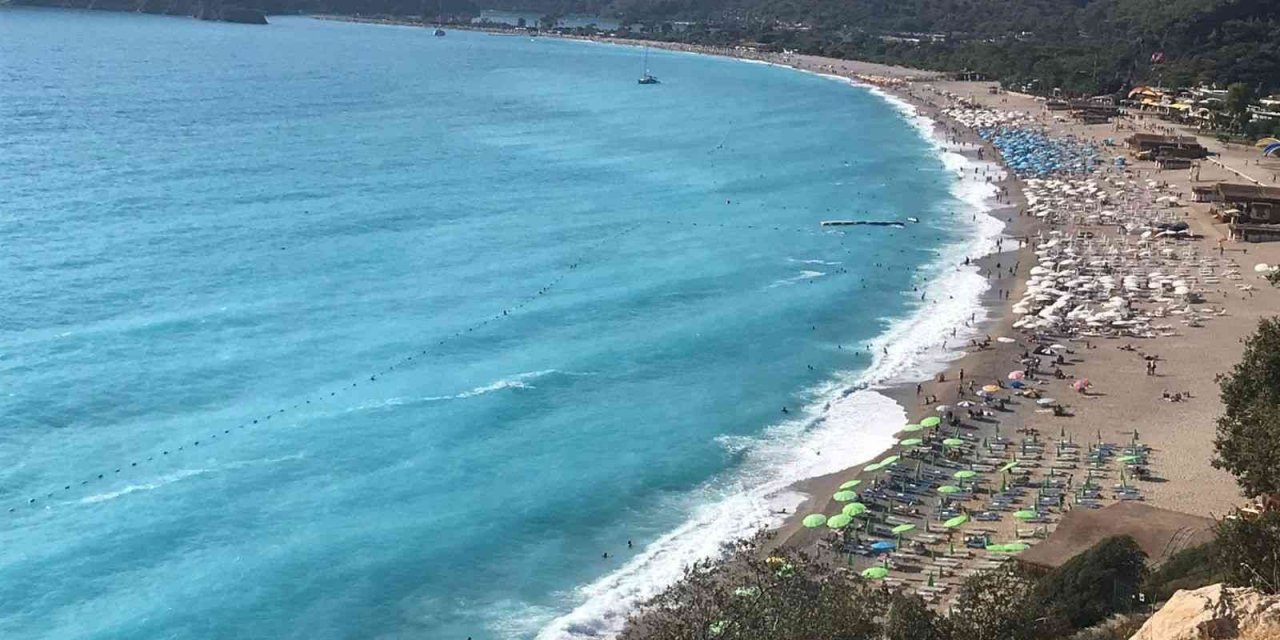 Fethiye’de denizin rengi turkuaza döndü