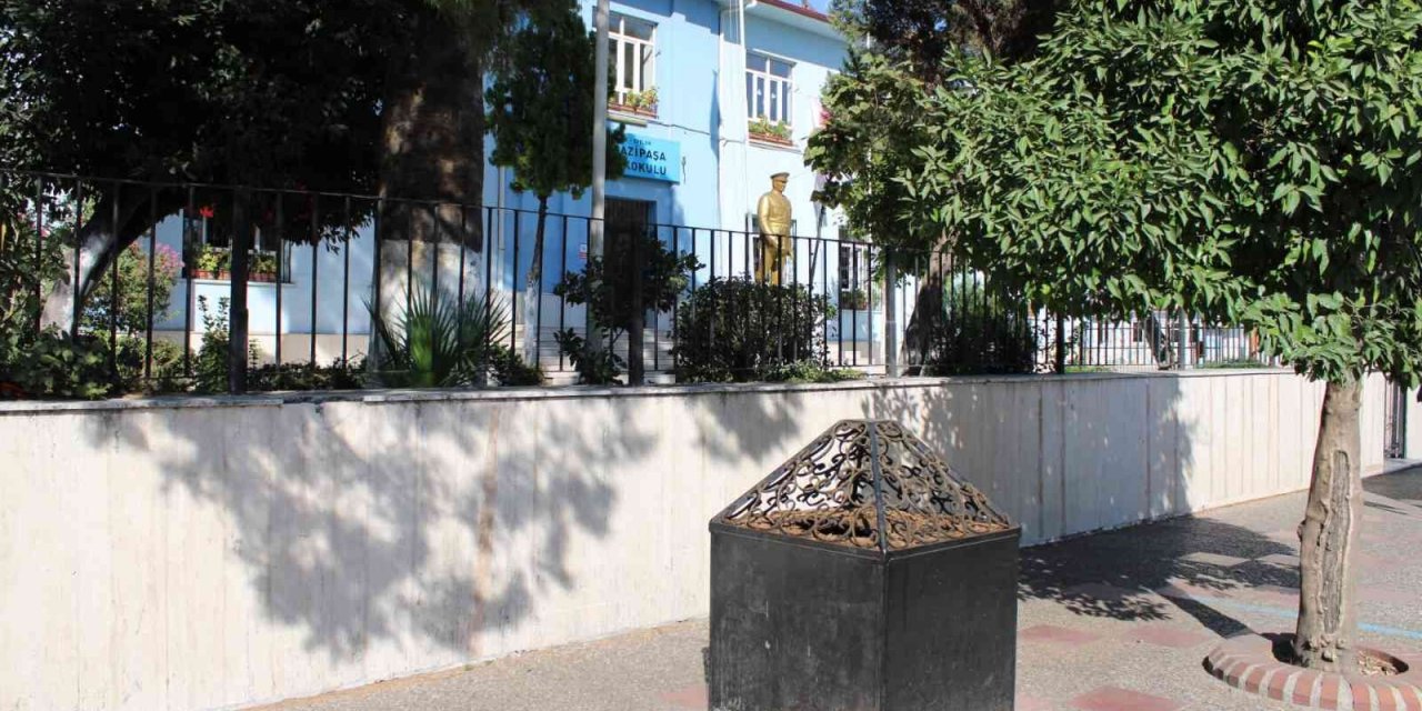 Her gün binlerce kişi yanından geçiyor ama kimse ne olduğunu bilmiyor