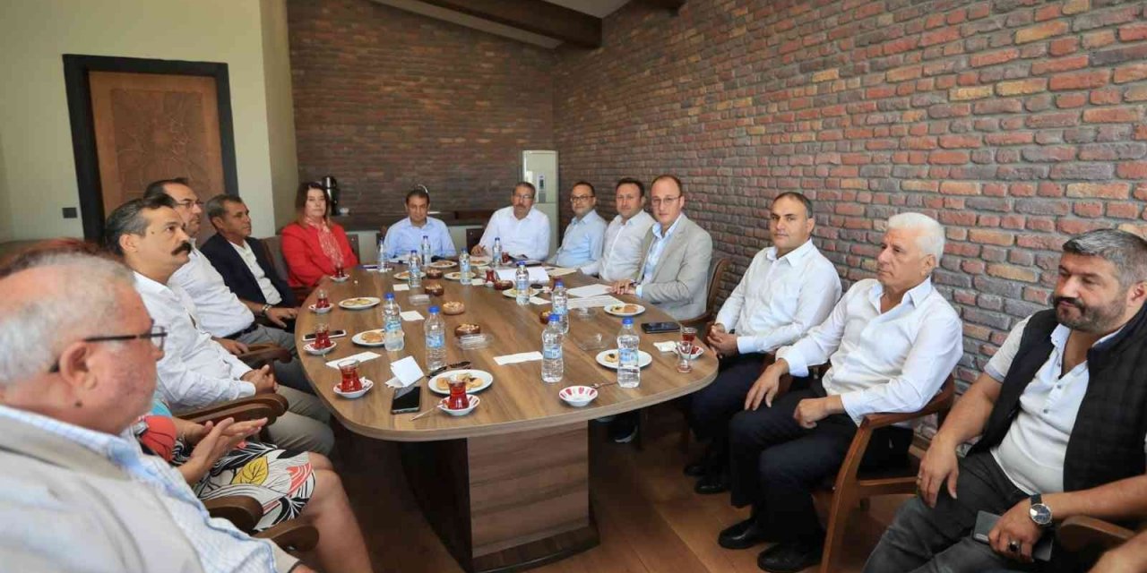 Pamukkale Belediye Başkanı Örki, 61 mahalle muhtarı ile görüştü