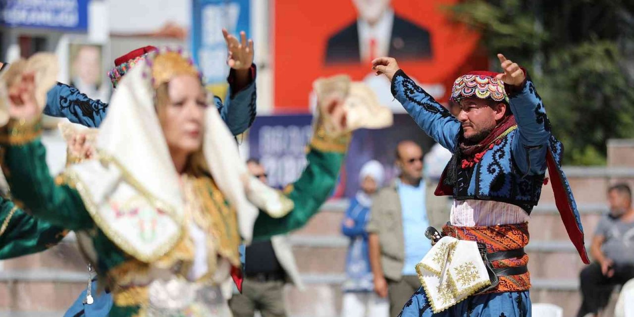 Bergama 14 Eylül’ü coşkuyla kutluyor