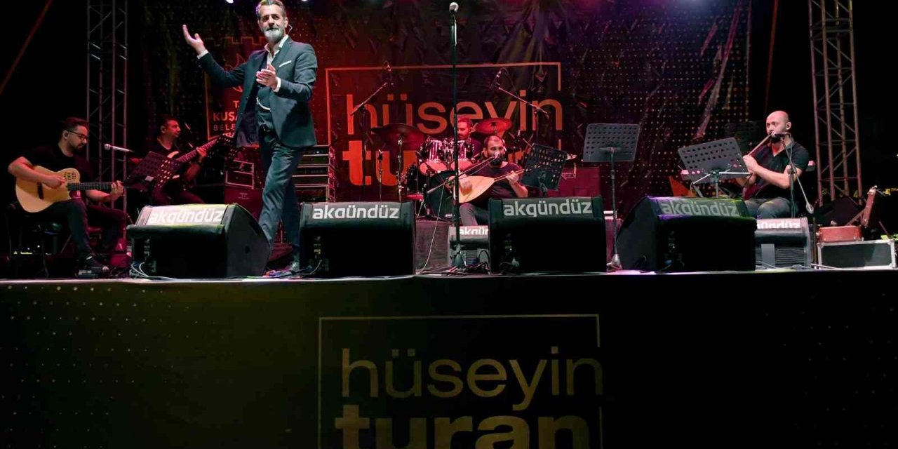 Kuşadası’nda Hüseyin Turan’dan müzik ziyafeti