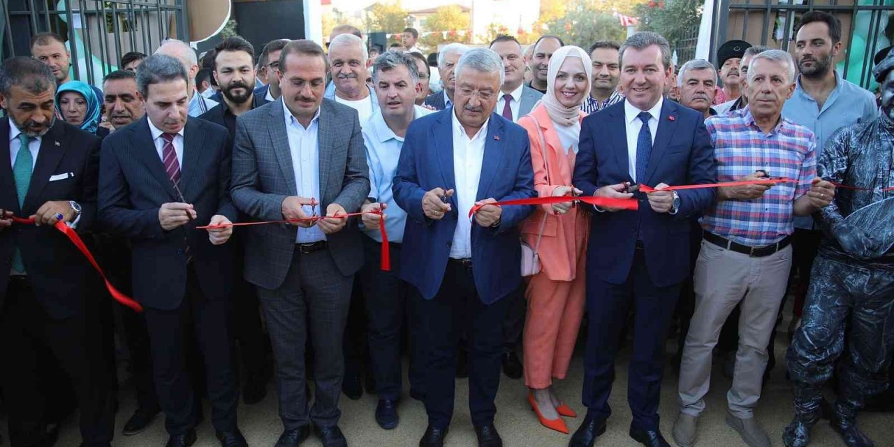 Bergama’da 8 bin kişiyle park açılışı