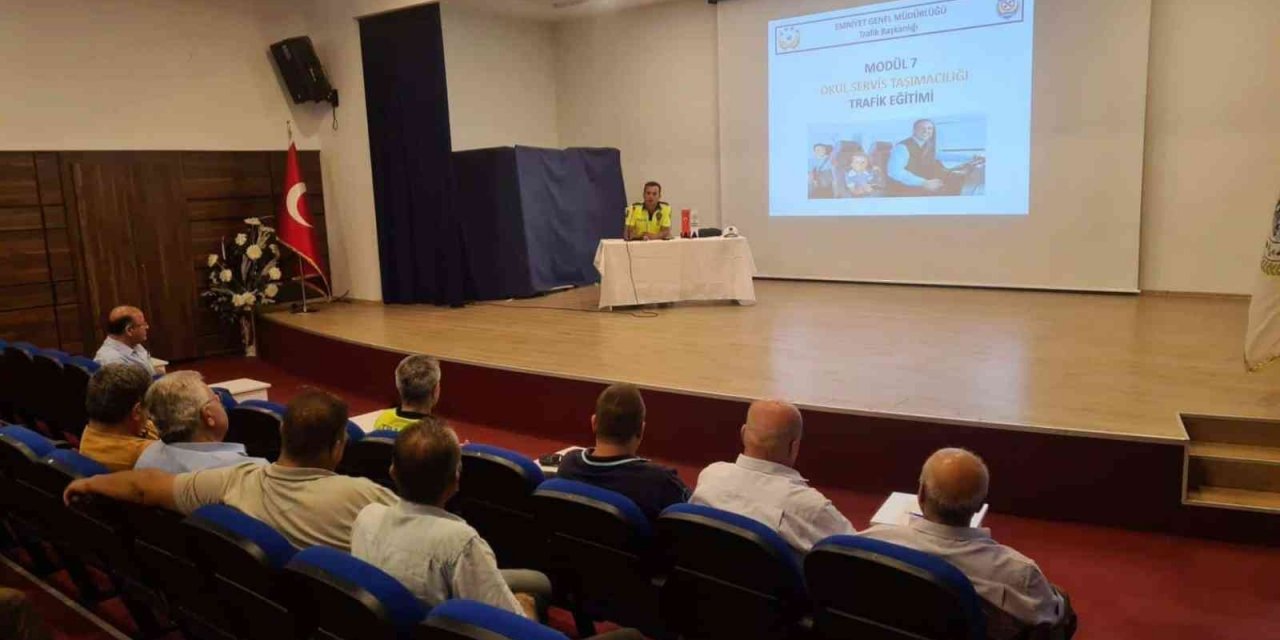 İncirliova’da servis şoförleri ve rehber personellere trafik eğitimi verildi