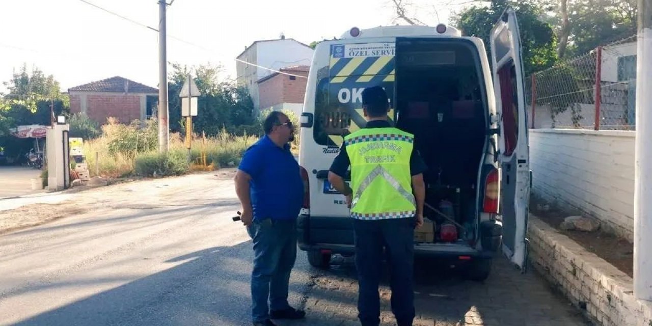 Kuşadası’nda okul servisleri denetlendi, öğrenciler bilgilendirildi