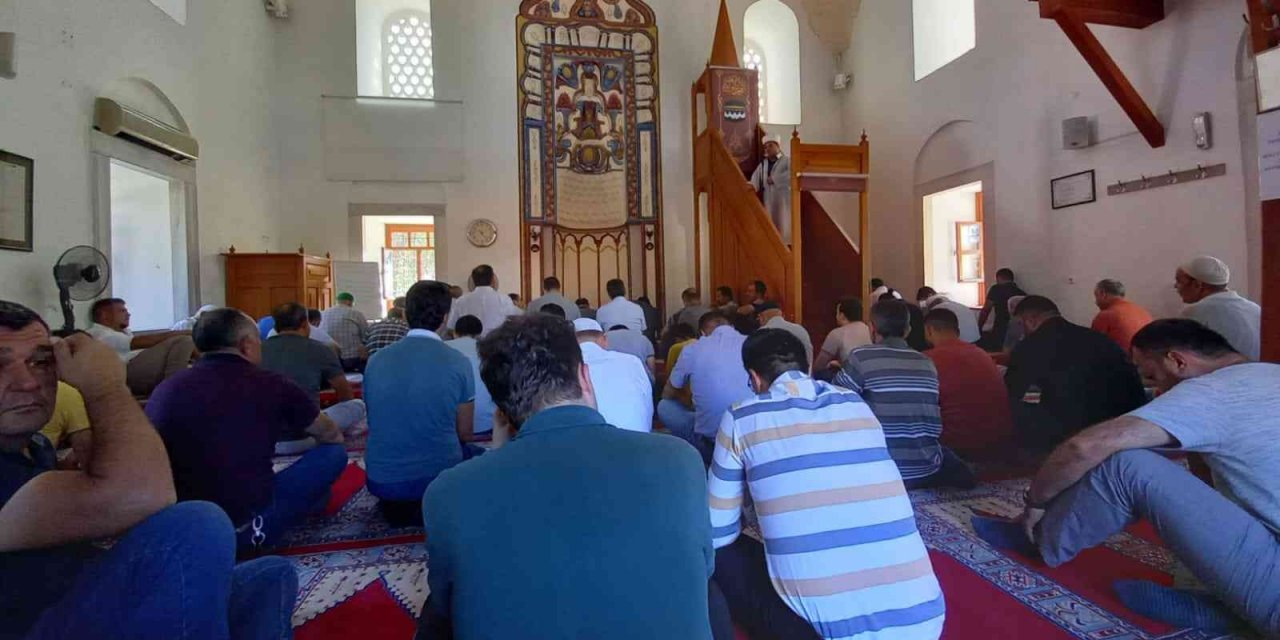 Cuma hutbesinde tesettüre dikkat çekildi