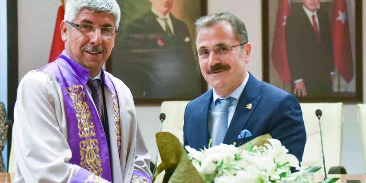 Rektör Kaçar göreve başladı