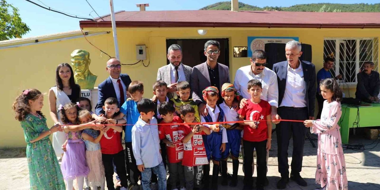 Öğretmenin çağrısı okulu baştan sona yeniletti