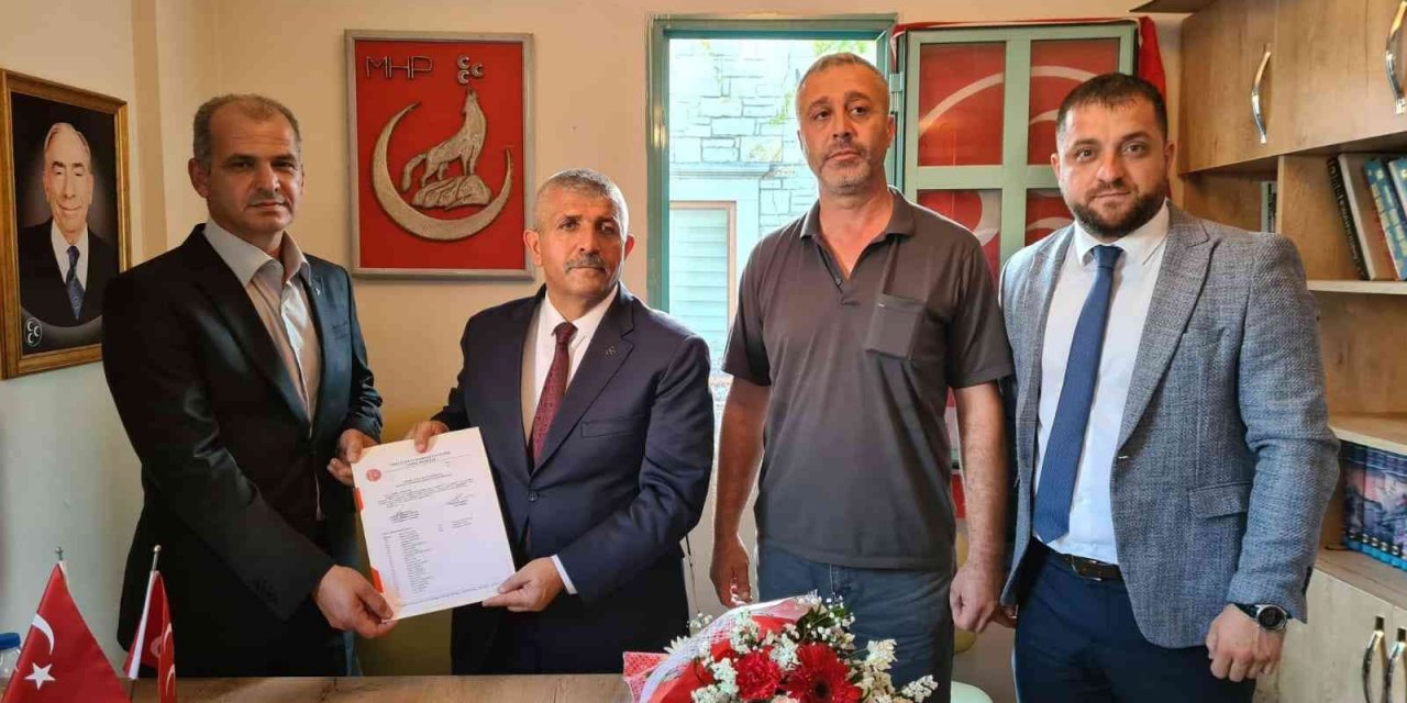 MHP Foça İlçe Başkanlığında bayrak değişimi