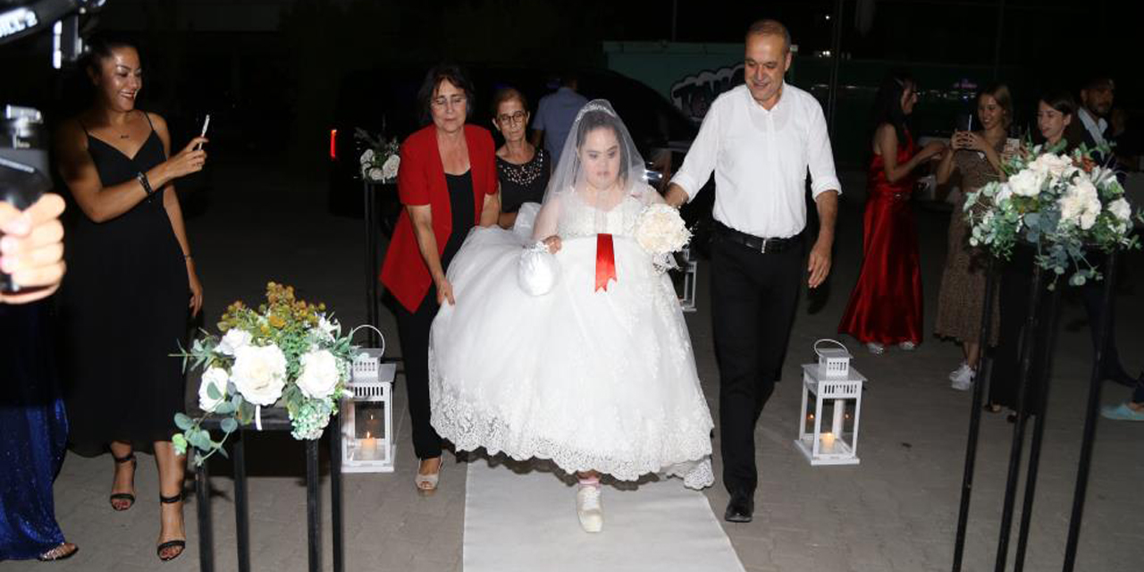 Makam aracı gelin arabası oldu, Hülya muradına erdi