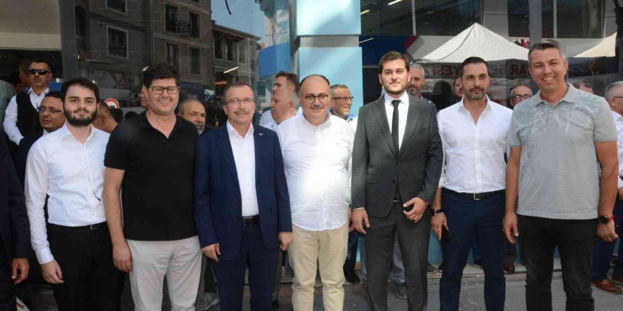 Siyasileri ve hukukçuları buluşturan açılış