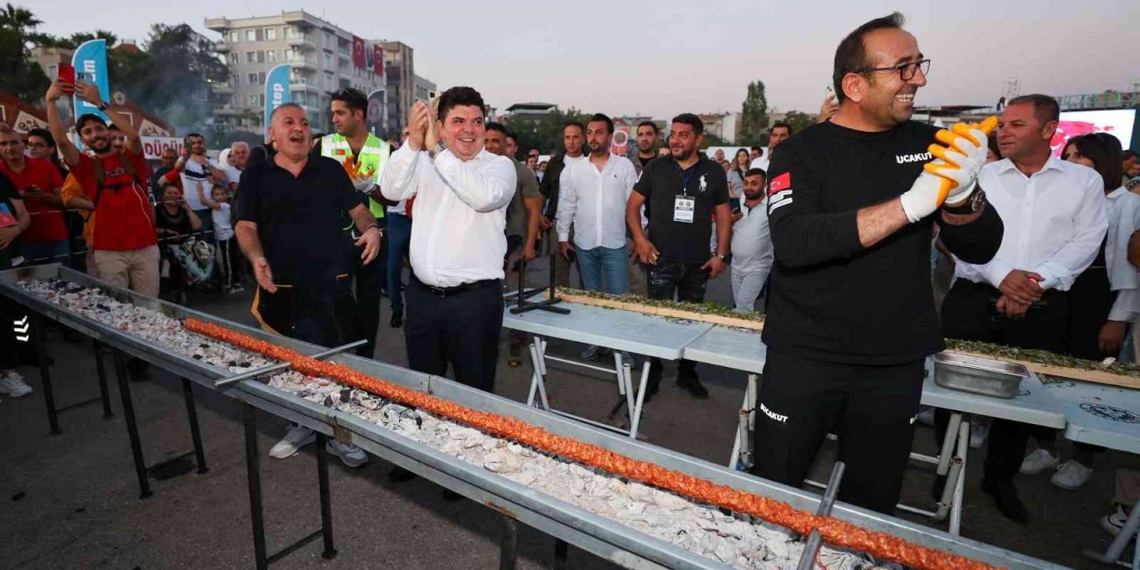 35 metrelik dev kebap ilgi odağı oldu