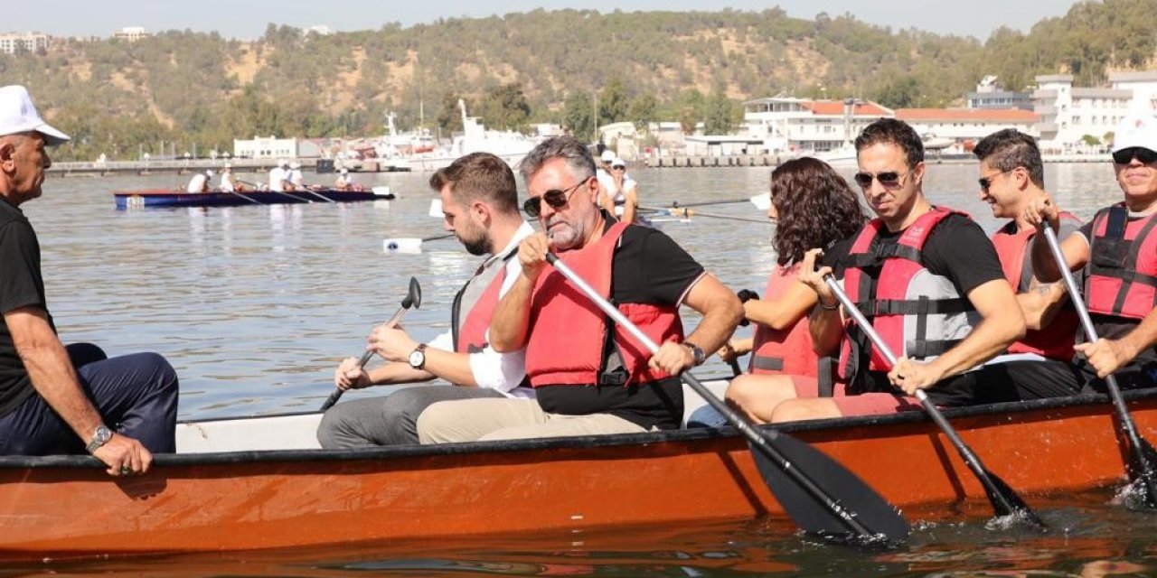 Başkan Sandal kanoya bindi, kürek çekti