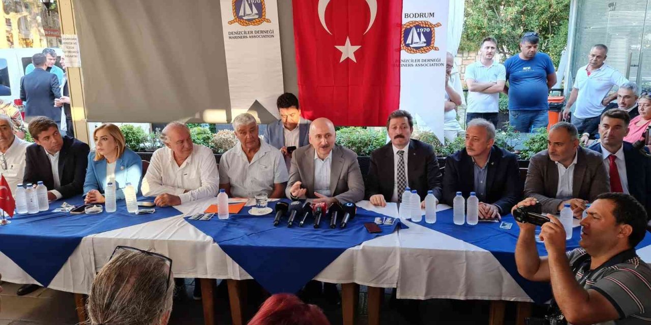 Bakan Adil Karaismailoğlu, Bodrum’da denizcilerle bir araya geldi