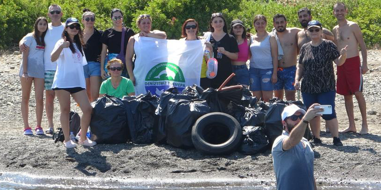 1 saatte 91 kilo çöp topladılar