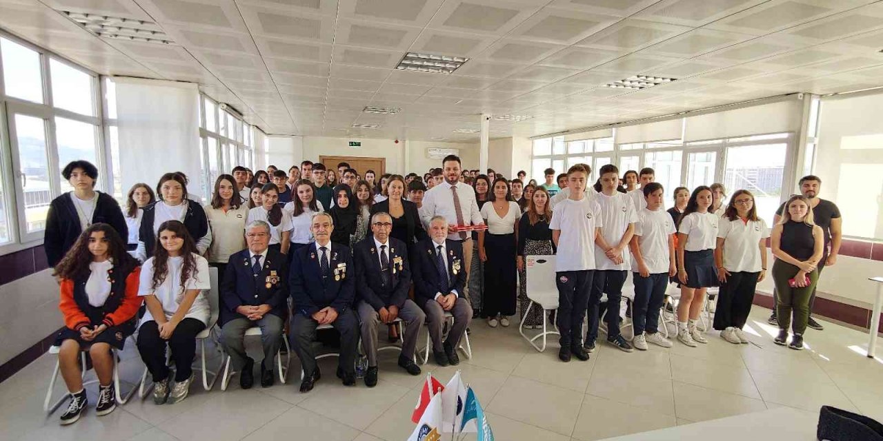 Bornova Radikal Okullarında Gaziler Günü gururu