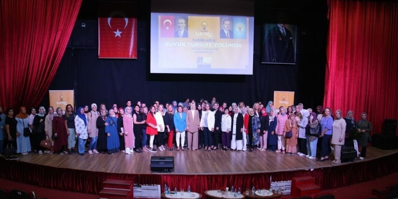 AK Parti İzmir Kadın Kolları’ndan ‘Kadın Girişimciliği Zirvesi’ buluşması