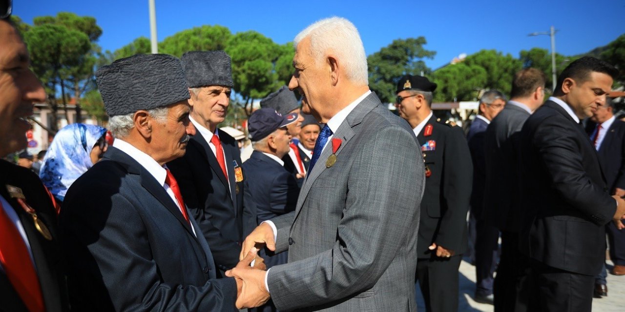 Başkan Gürün, törene dedesinin İstiklal Madalyası ile katıldı