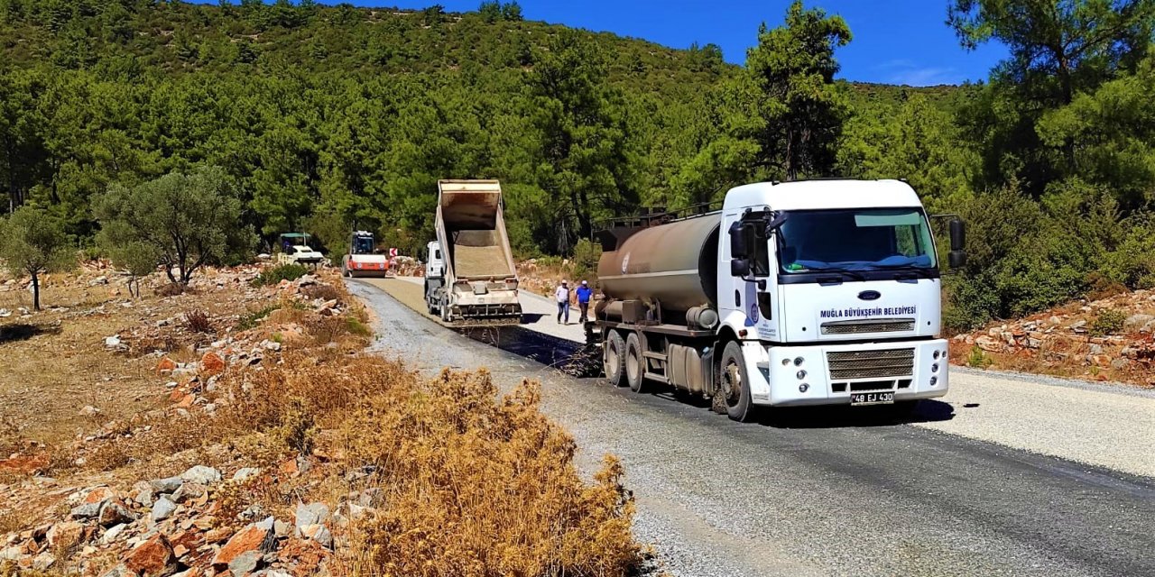 Muğla Büyükşehir Belediyesi Bodrum’da yol çalışmalarına devam ediyor