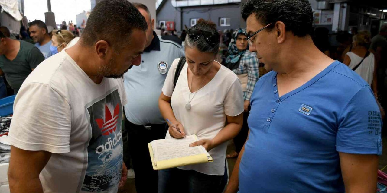 Kuşadası’nda balık tezgahları halk sağlığına uygun