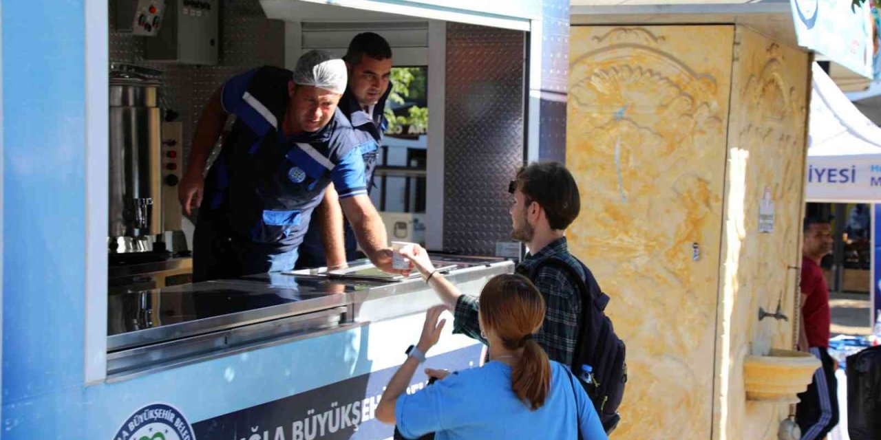 Büyükşehir, öğrencilere çorba dağıtımına başladı
