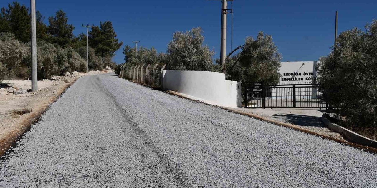 Kuşadası’nda bir haftada 29 bin 200 metrekare asfalt yol kaplandı