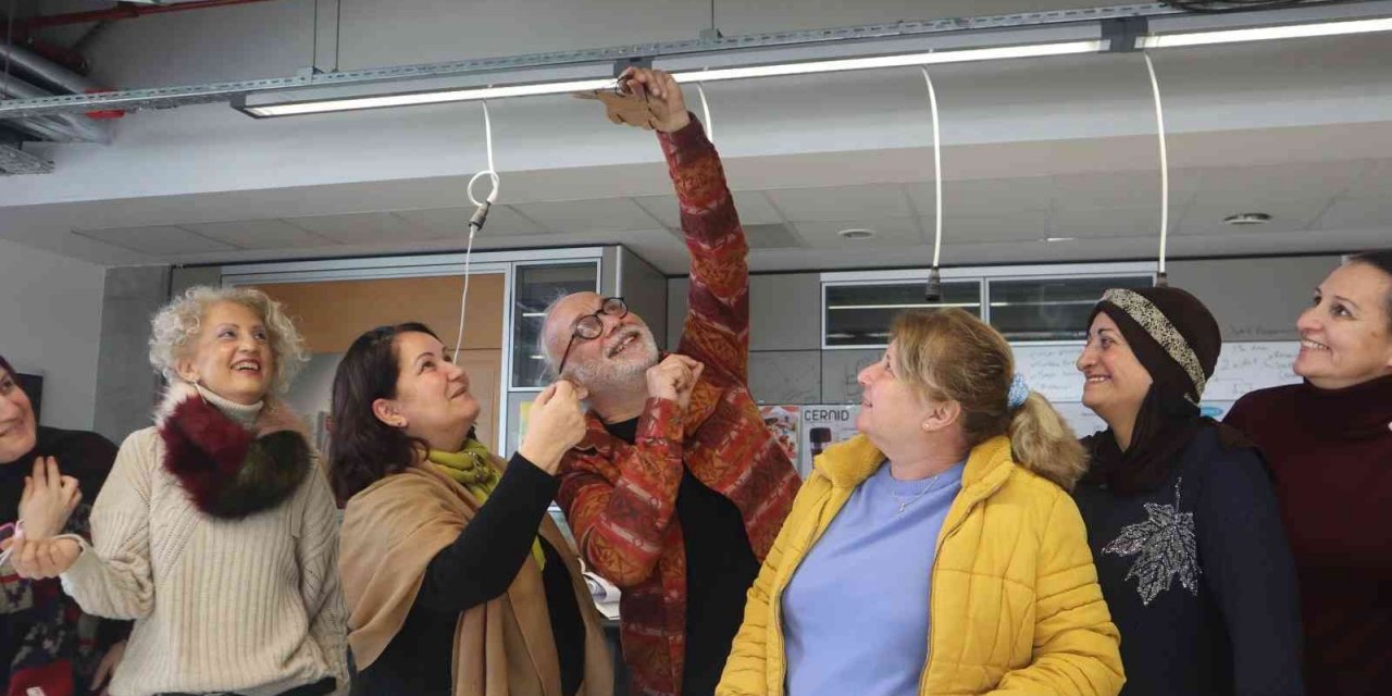 Kadınlar ve gençler için ‘Mobilya Akademi’