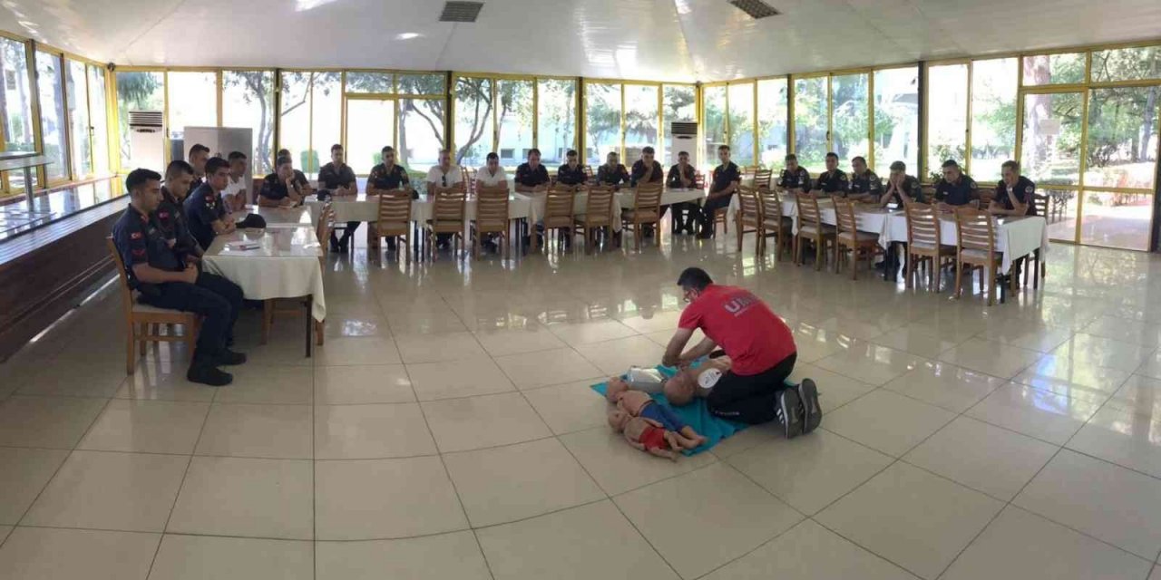 Jandarma personeline Temel İlk Yardım Eğitimi verildi