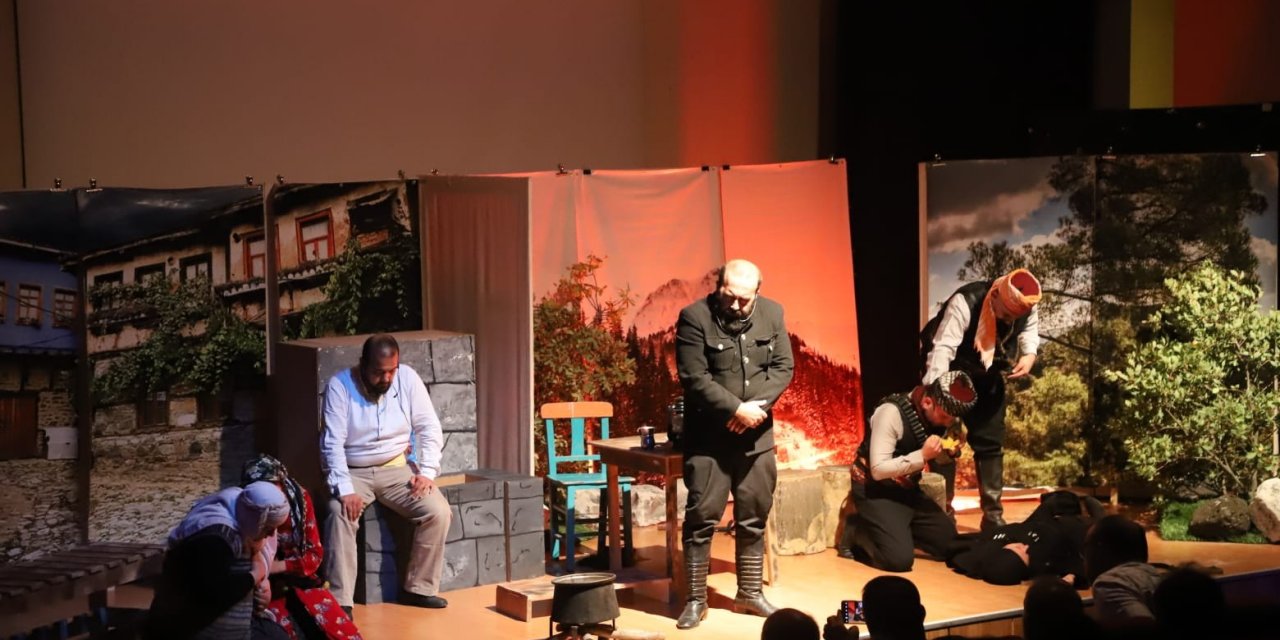 ‘Asker Makbule’ tiyatro oyunu Turgutlu’da sahnelendi